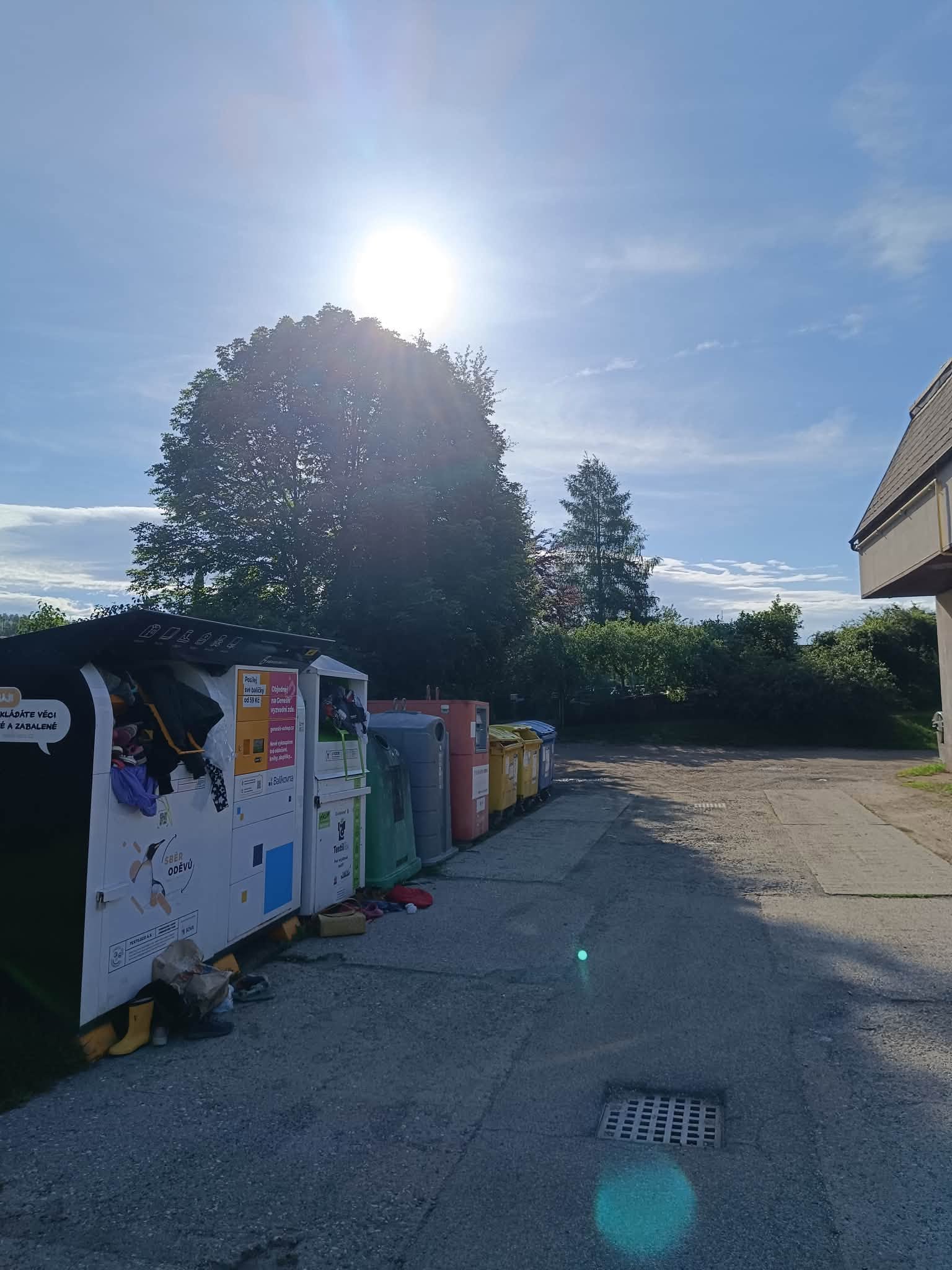 Desátá fotografie z aktuality o odpadkovém sběru