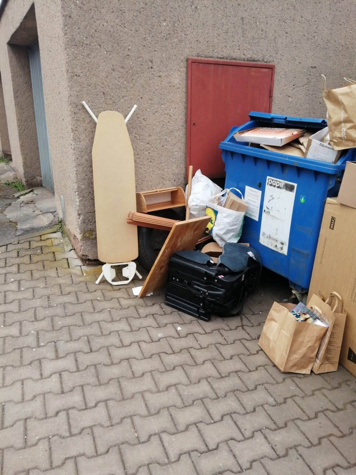 Druhá fotografie z aktuality o odpadkovém sběru