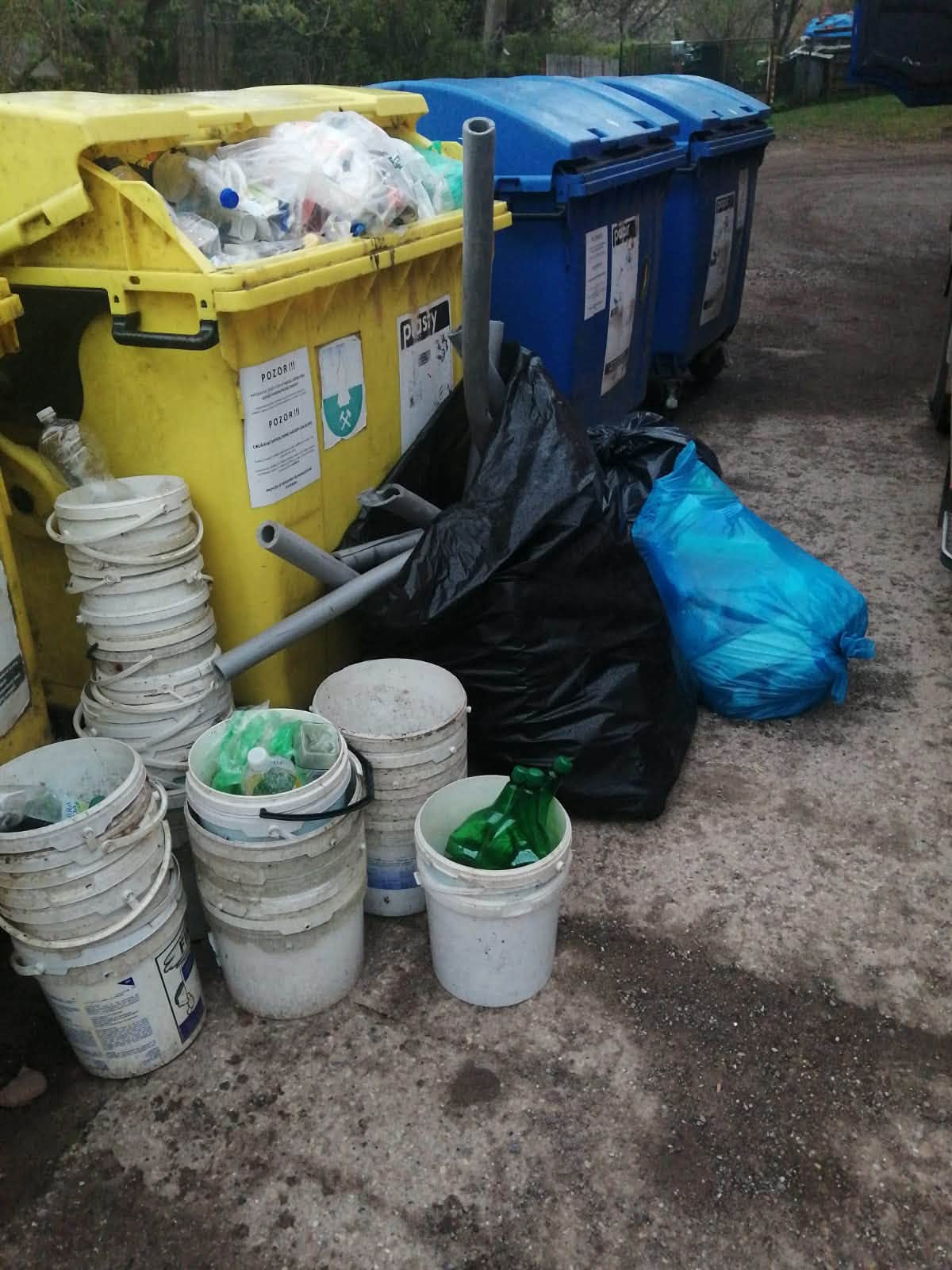Třetí fotografie z aktuality o odpadkovém sběru